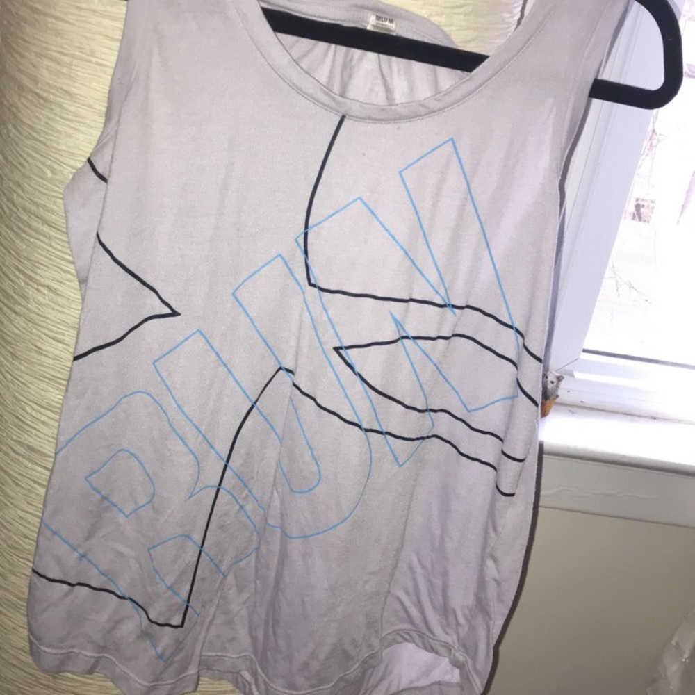 Under armour gym t shirt size medium